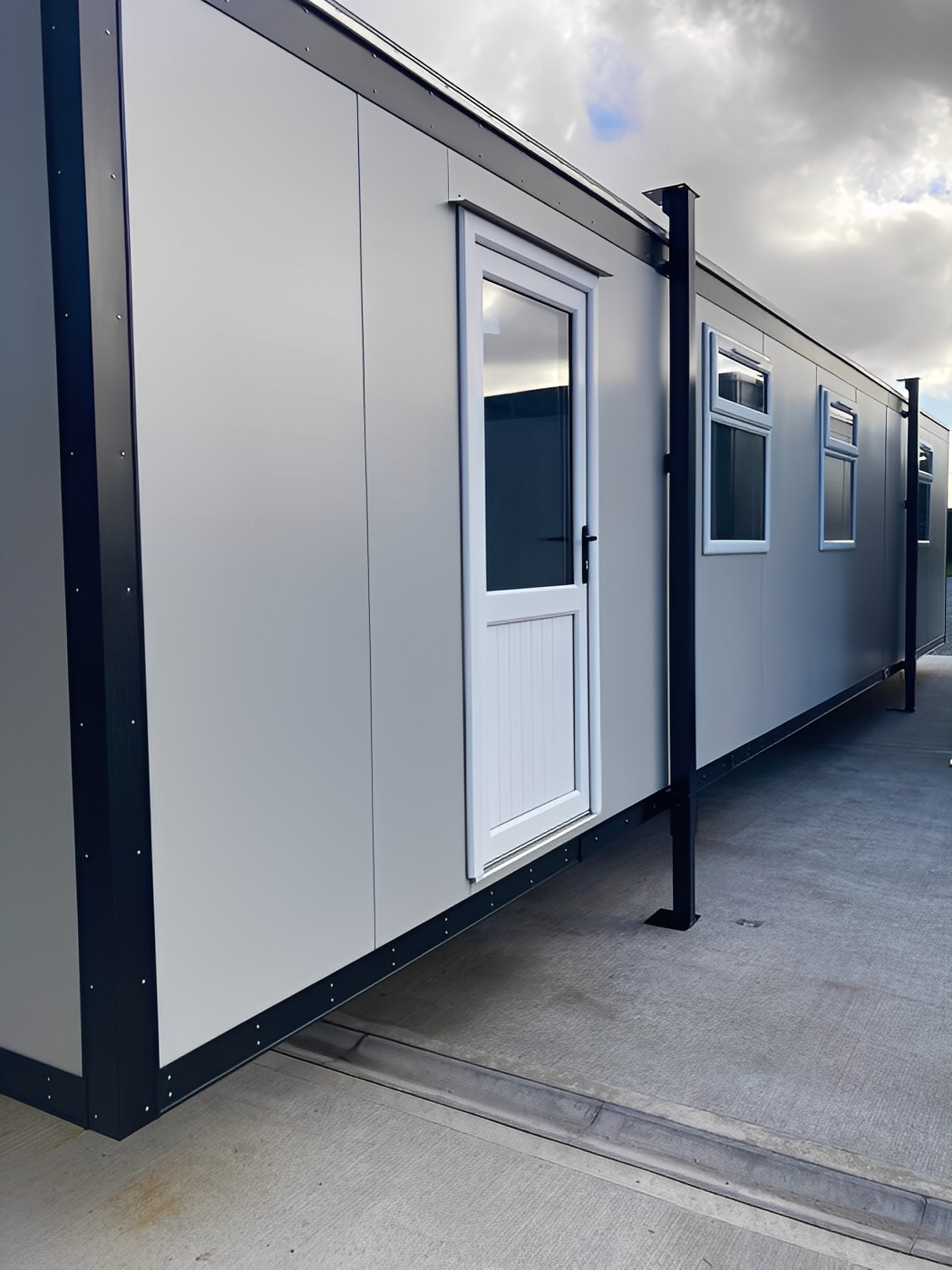 40Ft-x-10Ft-Jackleg-Office-Cabin - Royal Containers Trailer Suppliers
