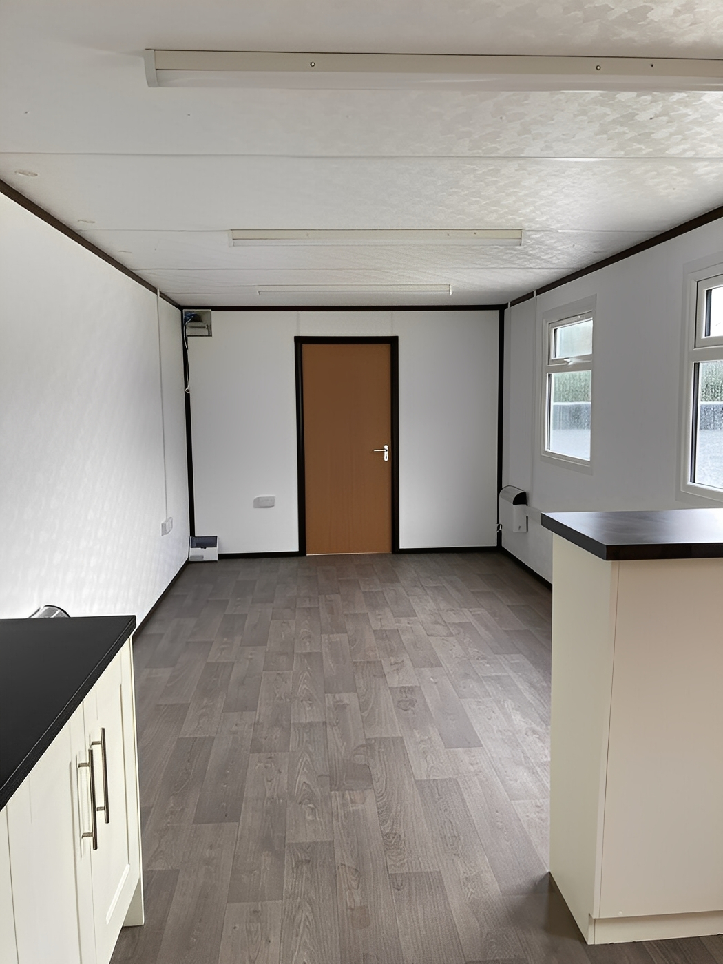 40Ft-x-10Ft-Jackleg-Office-Cabin6 - Royal Containers Trailer Suppliers 40Ft x 10Ft Jackleg Office Cabin